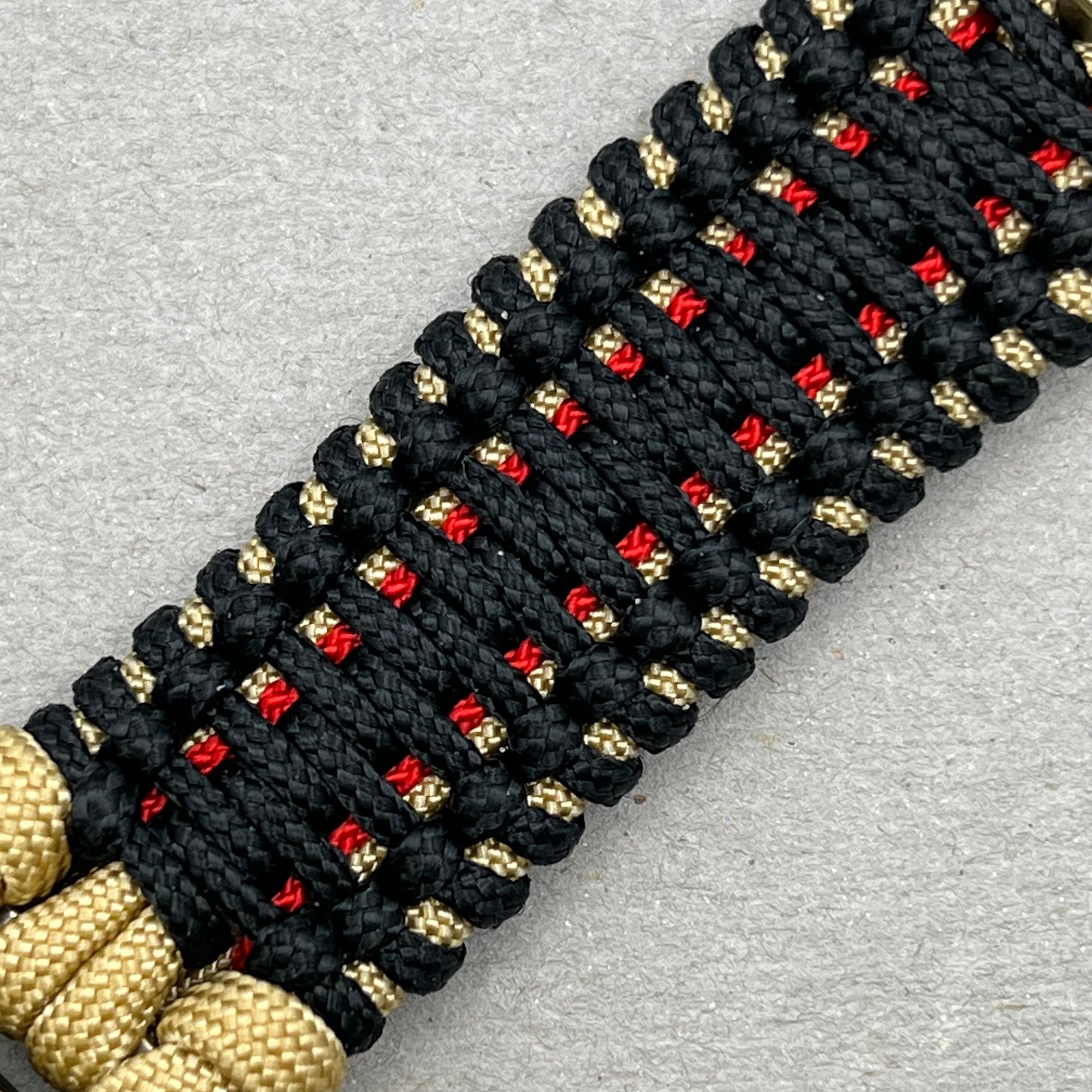 paracord bracelet