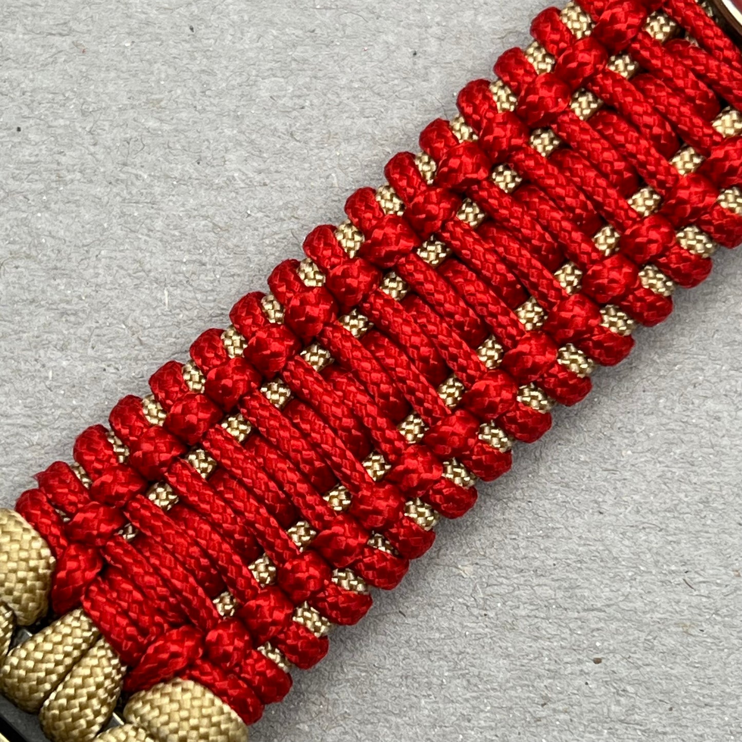 paracord bracelet