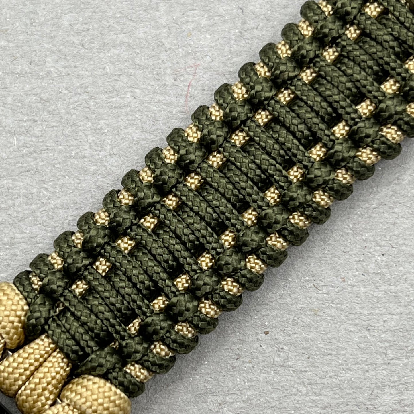 paracord bracelet