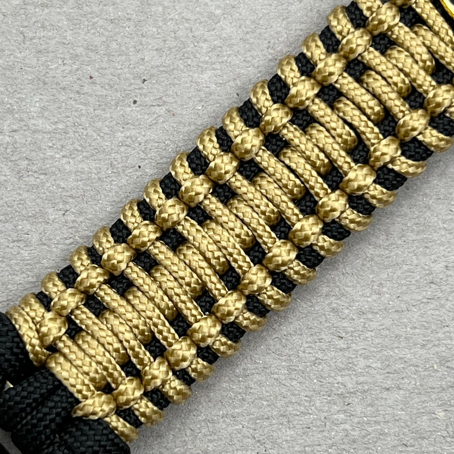 paracord bracelet