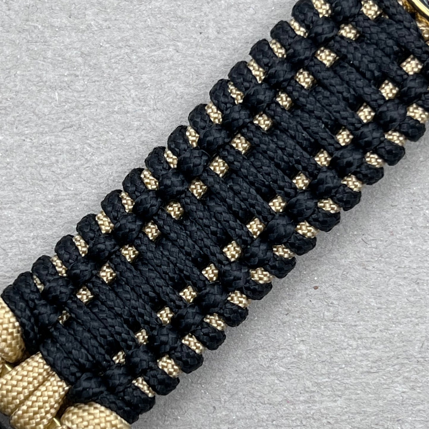 paracord bracelet