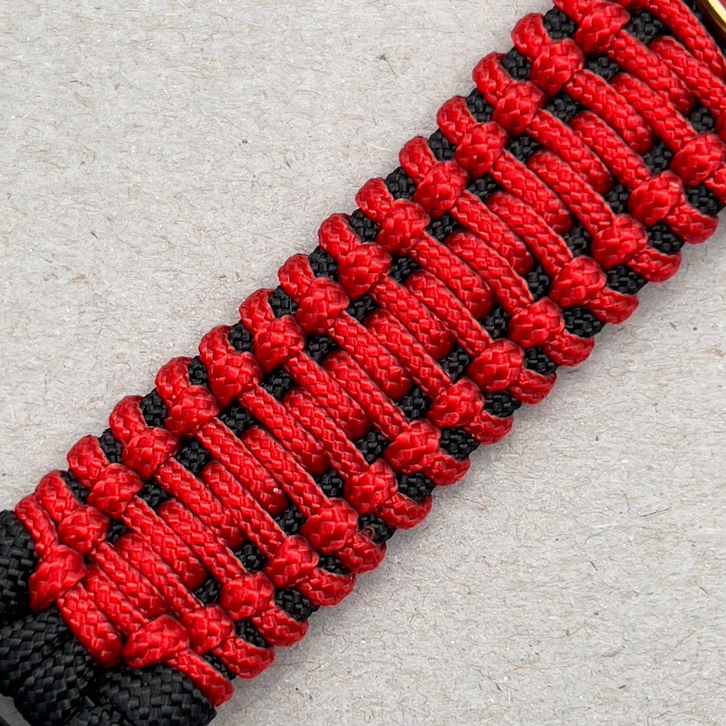 paracord bracelet